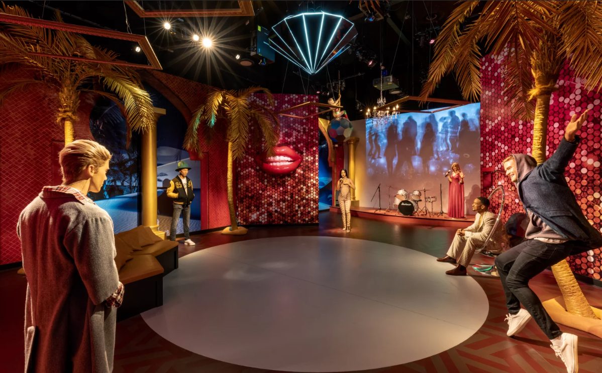 Immersive exhibit hall lighting at Madame Tussauds Dubai